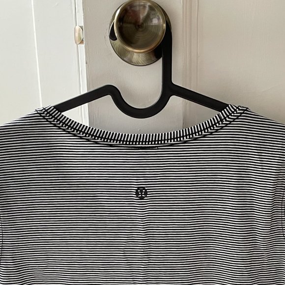 Lululemon | Athleisure Tee Shirt | Size: 2 - Picture 2 of 2